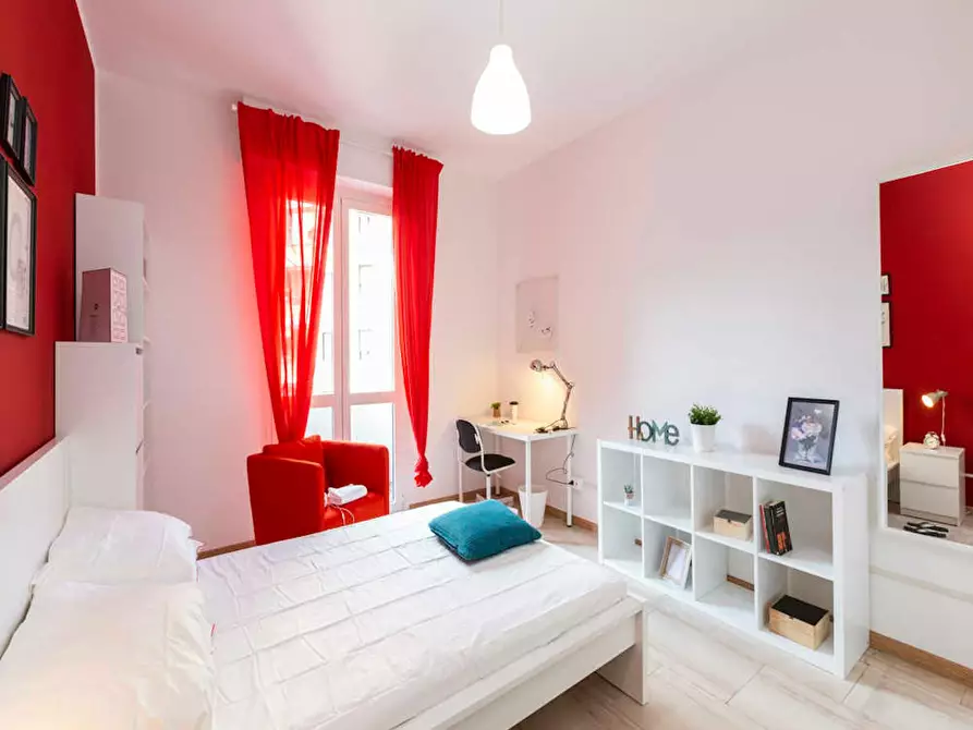 Immagine 4 di Camera in affitto  in Via Lorenteggio a Milano