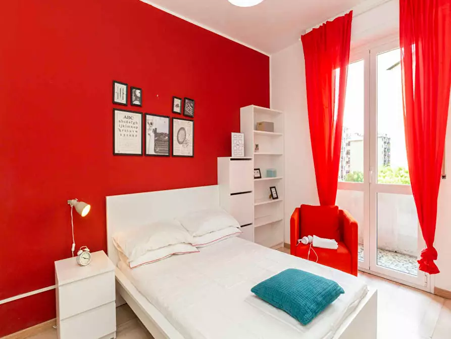 Immagine 1 di Camera in affitto  in Via Lorenteggio a Milano