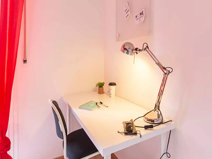 Immagine 9 di Camera in affitto  in Via Lorenteggio a Milano