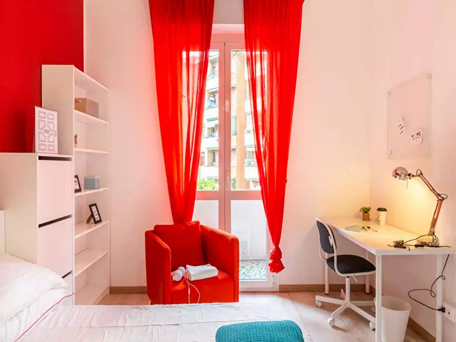 Immagine 6 di Camera in affitto  in Via Lorenteggio a Milano