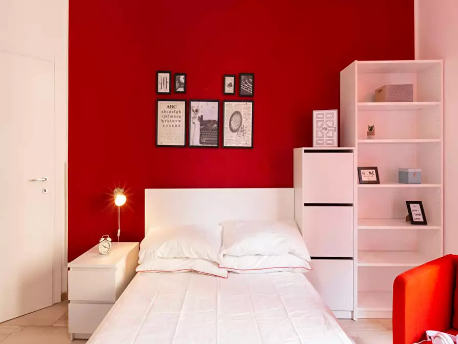 Immagine 3 di Camera in affitto  in Via Lorenteggio a Milano