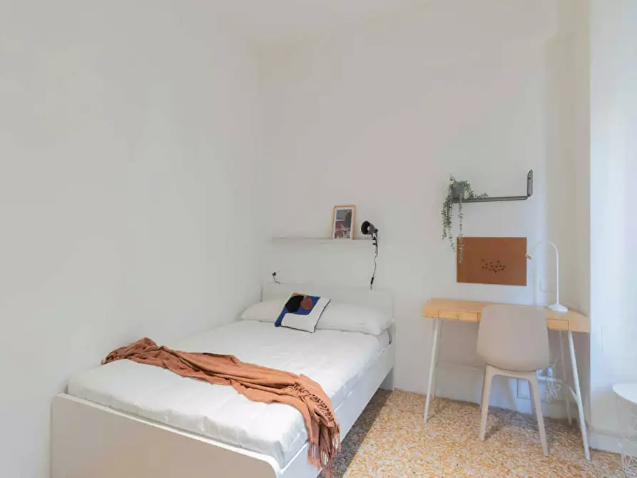 Immagine 1 di Camera in affitto  in Viale Carlo Espinasse a Milano