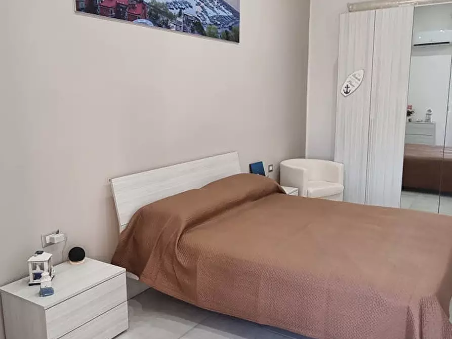 Immagine 7 di Camera in affitto  in Via delle Zite a Napoli