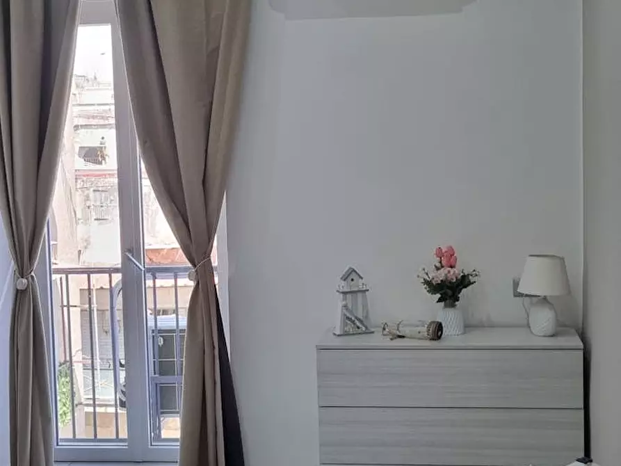 Immagine 9 di Camera in affitto  in Via delle Zite a Napoli