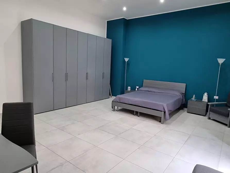 Immagine 8 di Camera in affitto  in Via delle Zite a Napoli