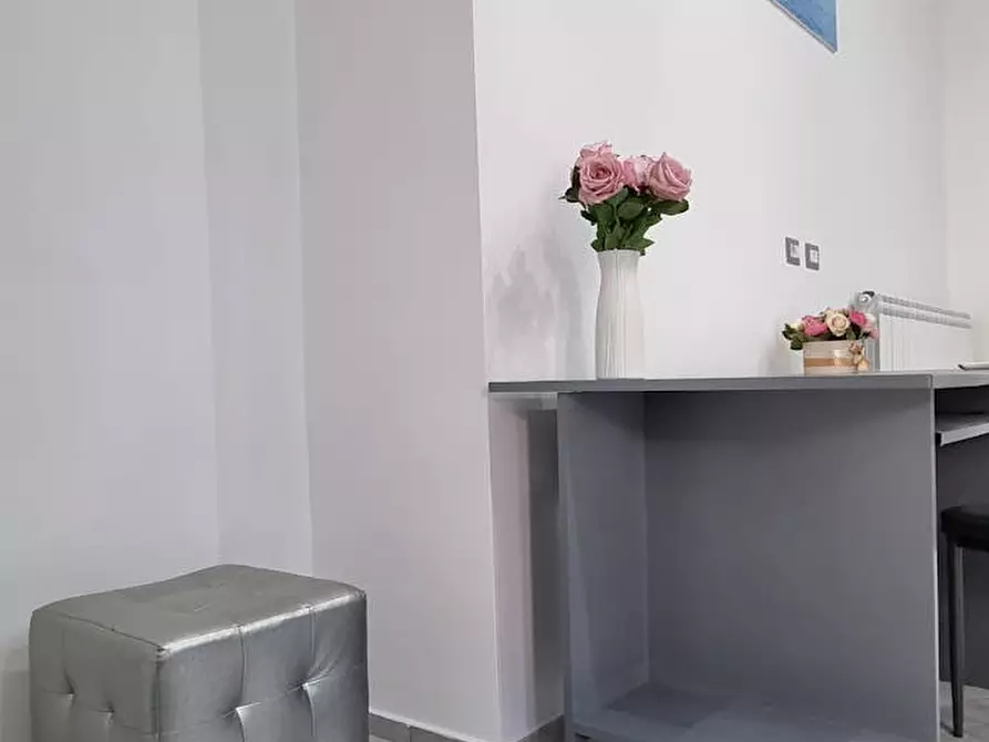 Immagine 10 di Camera in affitto  in Via delle Zite a Napoli