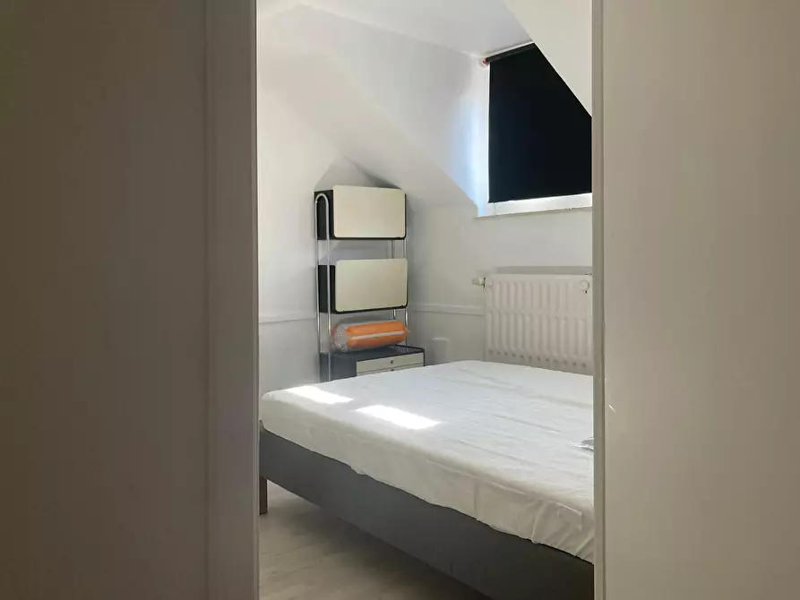 Immagine 1 di Camera in affitto  in Rue du Trône a Ixelles