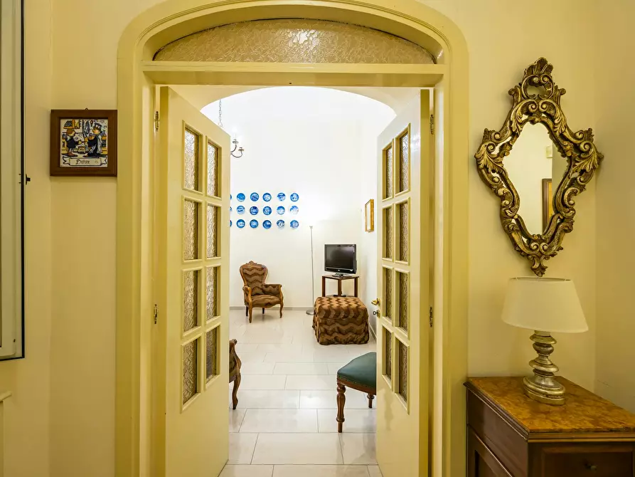 Immagine 6 di Appartamento in affitto  in Via Cisterna dell'Olio a Napoli