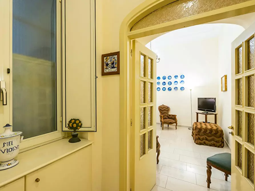 Immagine 7 di Appartamento in affitto  in Via Cisterna dell'Olio a Napoli