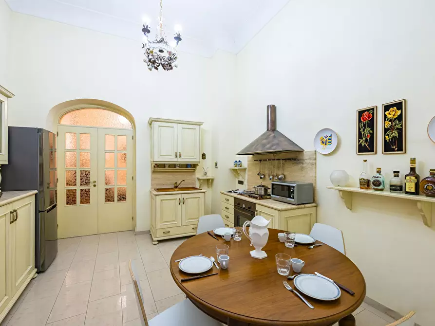 Immagine 9 di Appartamento in affitto  in Via Cisterna dell'Olio a Napoli