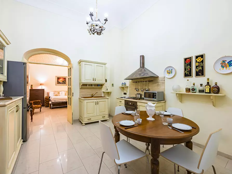 Immagine 5 di Appartamento in affitto  in Via Cisterna dell'Olio a Napoli