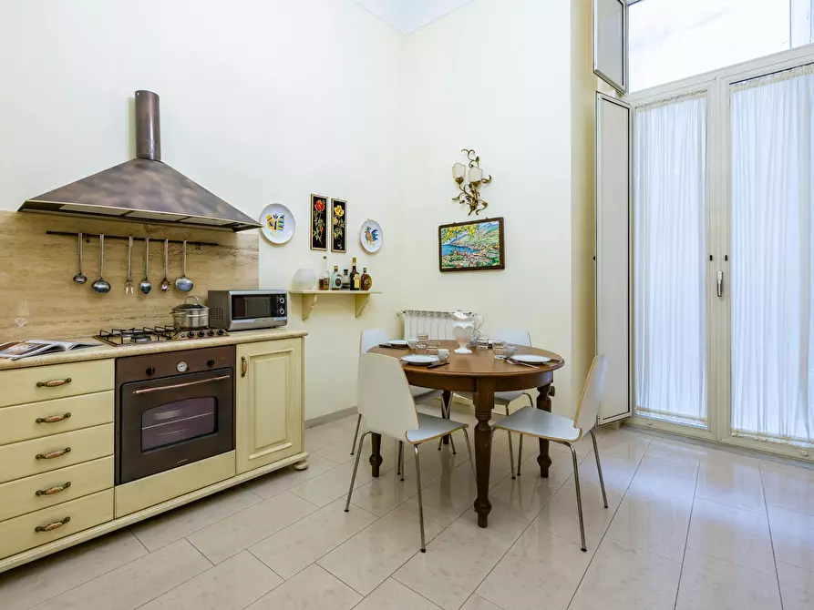 Immagine 8 di Appartamento in affitto  in Via Cisterna dell'Olio a Napoli