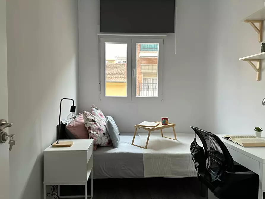 Immagine 1 di Camera in affitto  in Calle de Pradales a Madrid
