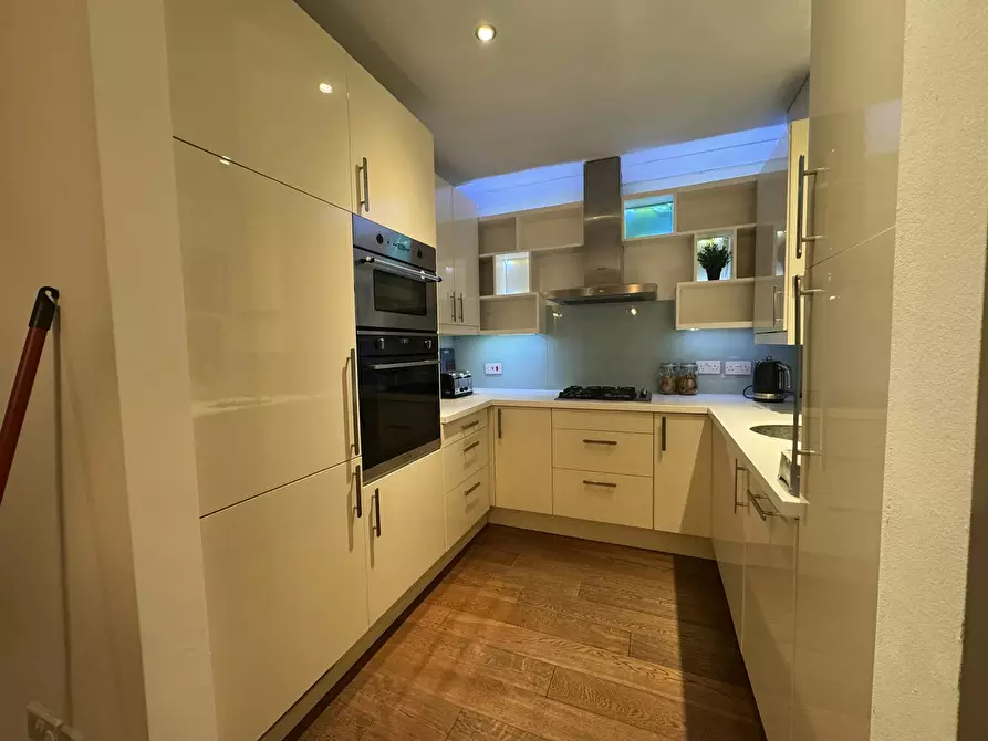 Immagine 9 di Casa indipendente in affitto  in Searles Road a Camberwell