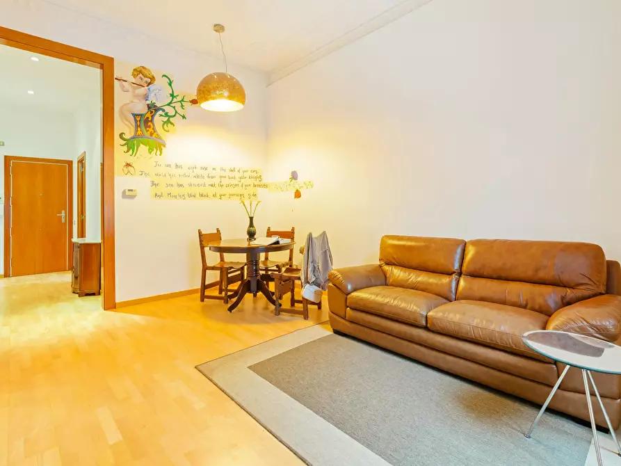 Immagine 2 di Appartamento in affitto  in Carrer de Girona a Barcelona
