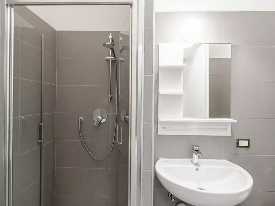 Immagine 9 di Camera in affitto  in Via Curtatone a Milano