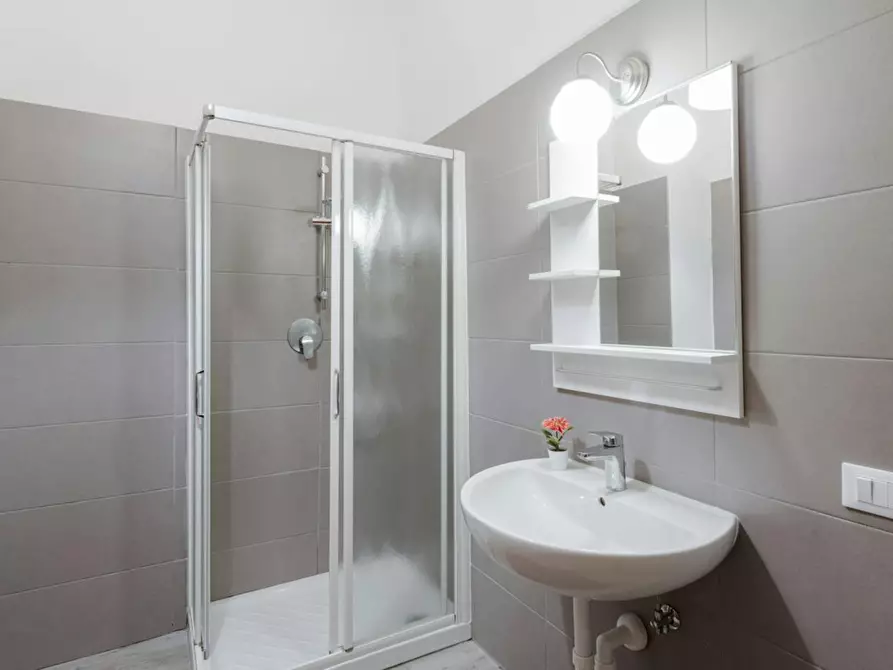 Immagine 10 di Camera in affitto  in Via Curtatone a Milano