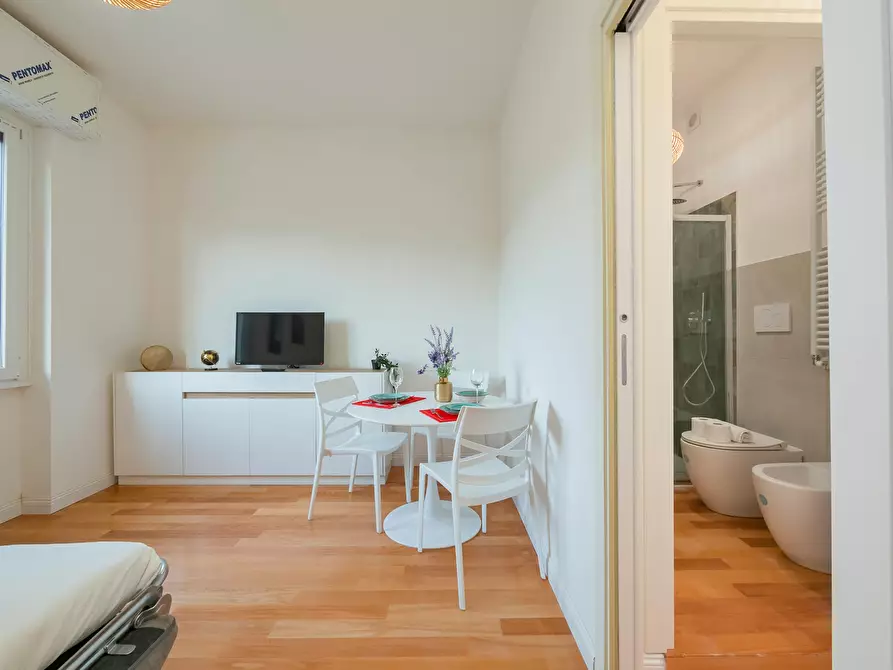 Immagine 9 di Appartamento in affitto  in Via Gressoney a Milano