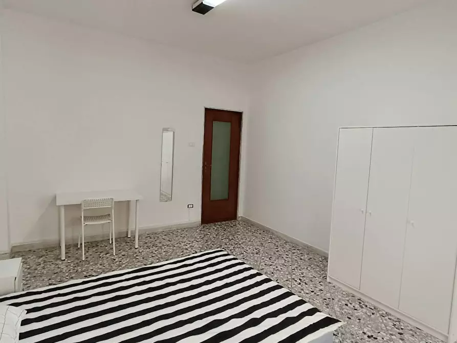 Immagine 3 di Camera in affitto  in Piazza Giuseppe Garibaldi a Bari