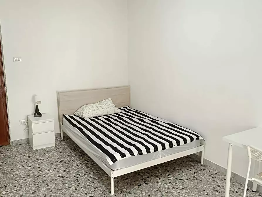 Immagine 2 di Camera in affitto  in Piazza Giuseppe Garibaldi a Bari