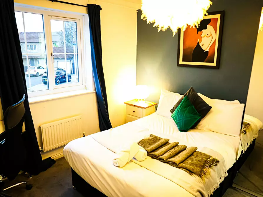 Immagine 1 di Casa indipendente in affitto  in Baileys Mead Road a Kingswood