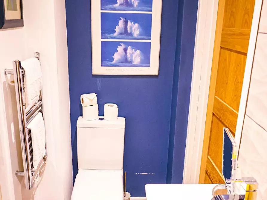 Immagine 5 di Casa indipendente in affitto  in Baileys Mead Road a Kingswood