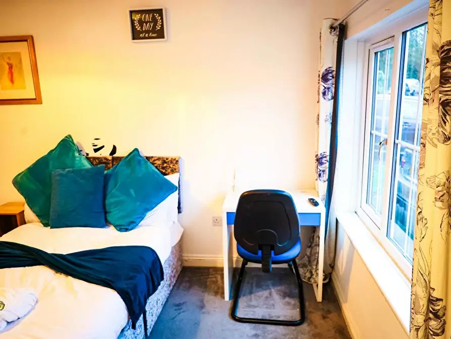 Immagine 7 di Casa indipendente in affitto  in Baileys Mead Road a Kingswood