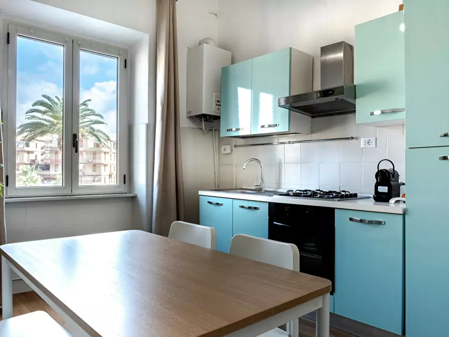 Immagine 5 di Appartamento in affitto  in Lungomare Paolo Toscanelli a Roma