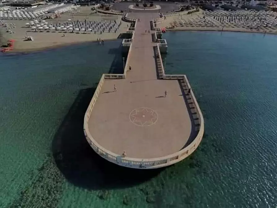 Immagine 9 di Appartamento in affitto  in Lungomare Paolo Toscanelli a Roma