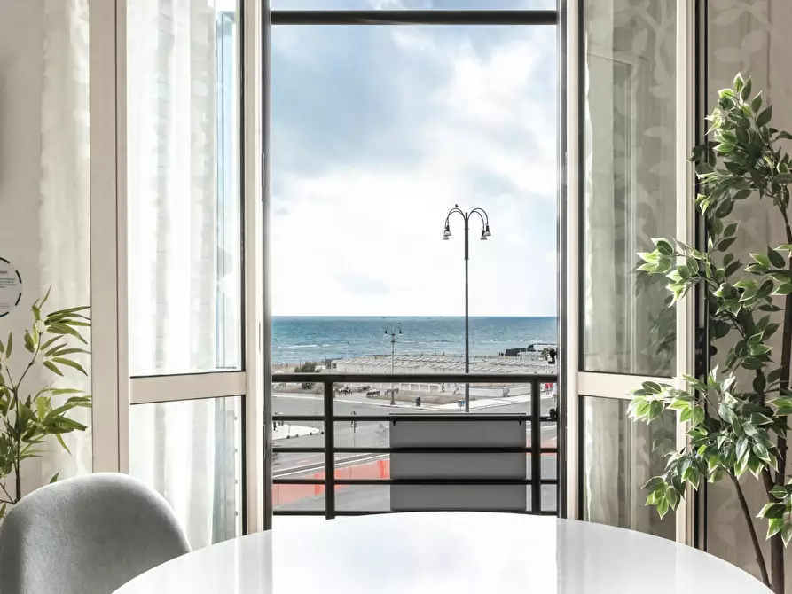 Immagine 2 di Appartamento in affitto  in Lungomare Paolo Toscanelli a Roma