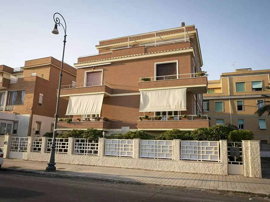 Immagine 9 di Appartamento in affitto  in Lungomare Paolo Toscanelli a Roma