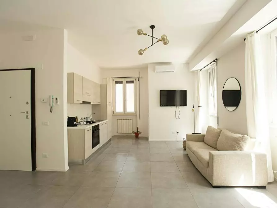 Immagine 2 di Appartamento in affitto  in Lungomare Paolo Toscanelli a Roma