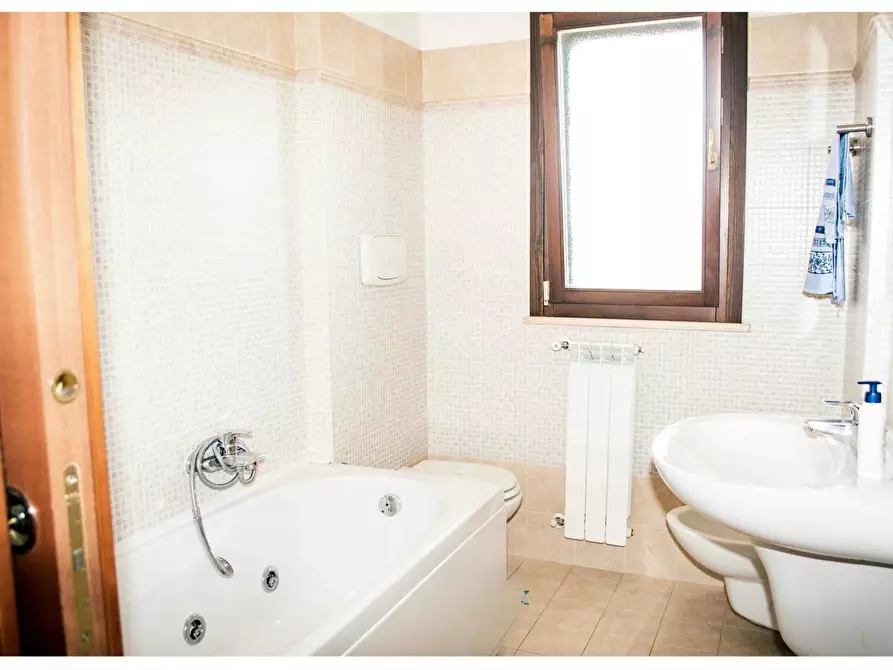 Immagine 4 di Appartamento in affitto  in Via Bersone a Roma