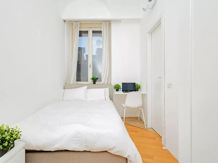 Immagine 4 di Camera in affitto  in Via Cesare Battisti a Milano