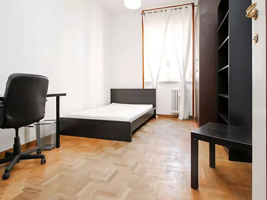 Immagine 2 di Camera in affitto  in Viale Campania a Milano