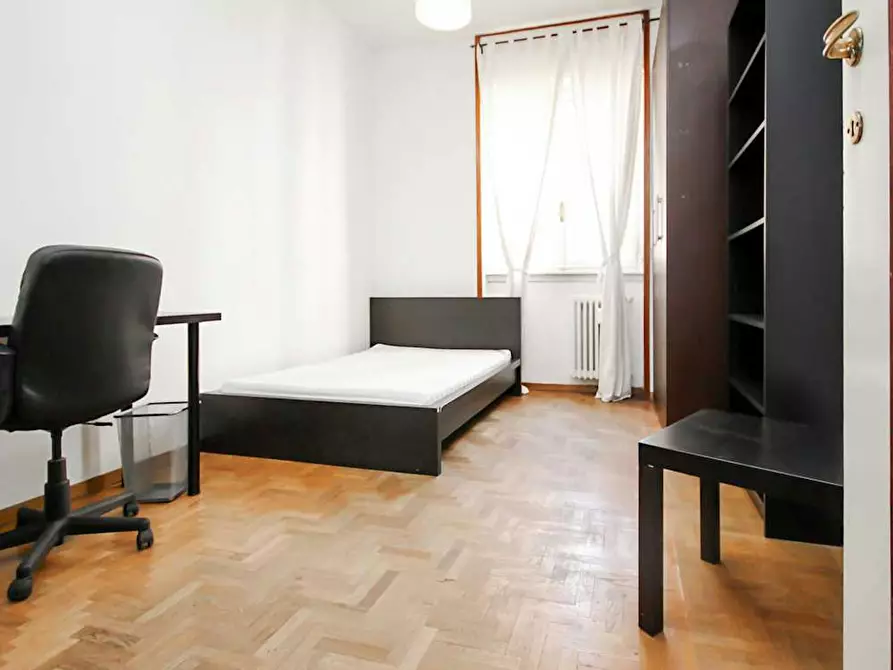 Immagine 2 di Camera in affitto  in Viale Campania a Milano