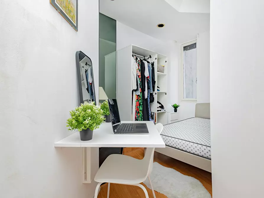 Immagine 8 di Camera in affitto  in Via Cesare Battisti a Milano