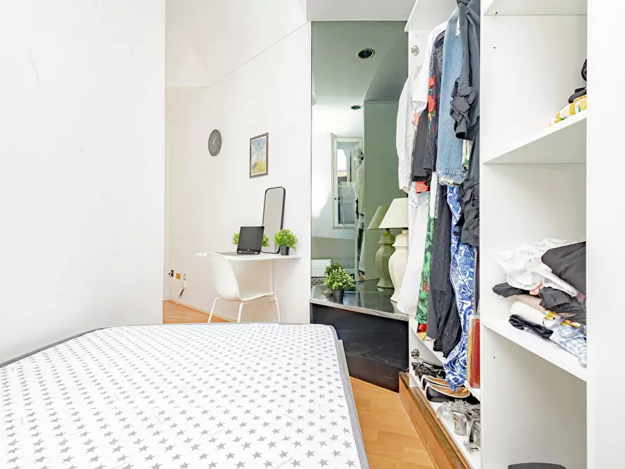 Immagine 5 di Camera in affitto  in Via Cesare Battisti a Milano