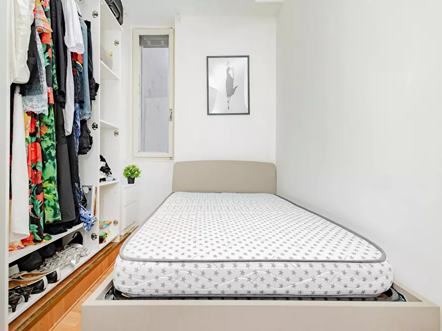 Immagine 2 di Camera in affitto  in Via Cesare Battisti a Milano