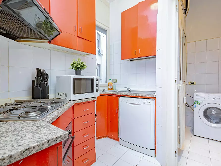 Immagine 8 di Camera in affitto  in Via Cesare Battisti a Milano