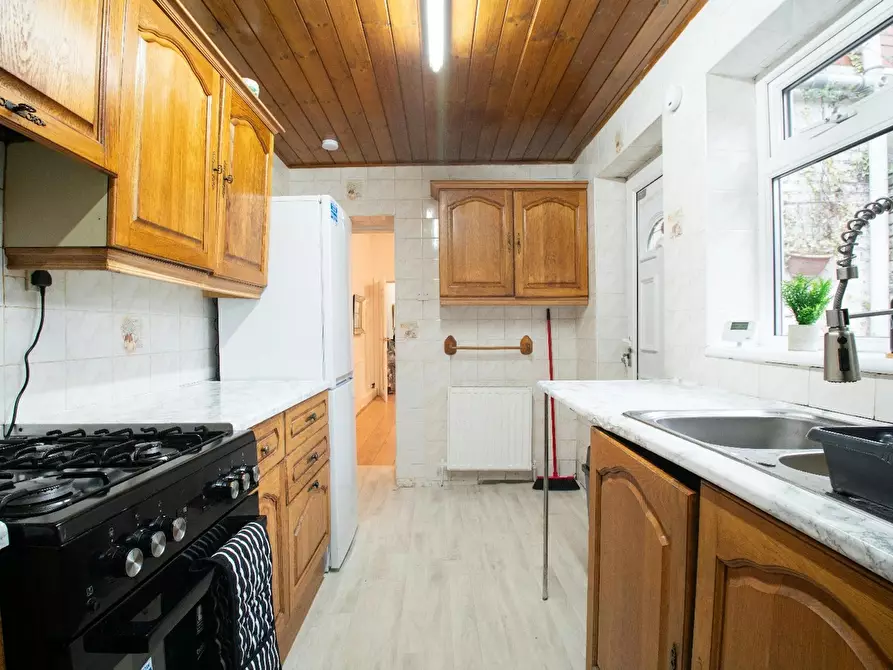 Immagine 8 di Camera in affitto  in Equitable Street a 