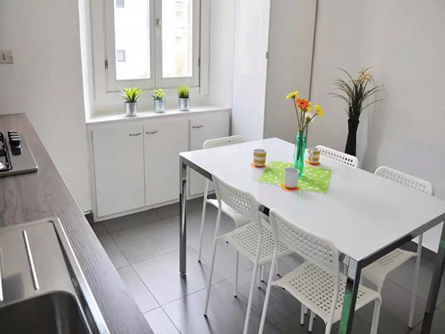 Immagine 10 di Camera in affitto  in Via Mauro Macchi a Milano