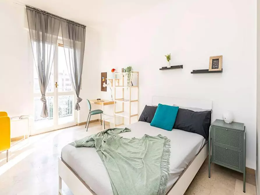 Immagine 2 di Camera in affitto  in Via Arcivescovo Romilli a Milano