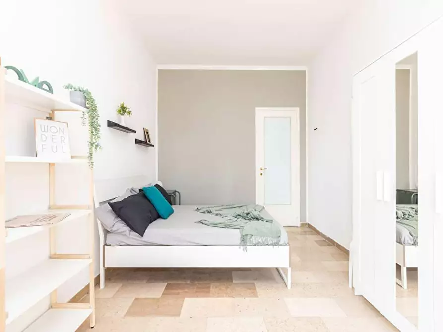 Immagine 5 di Camera in affitto  in Via Arcivescovo Romilli a Milano