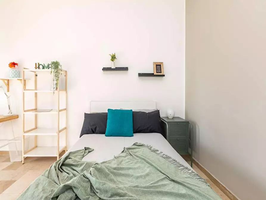 Immagine 4 di Camera in affitto  in Via Arcivescovo Romilli a Milano