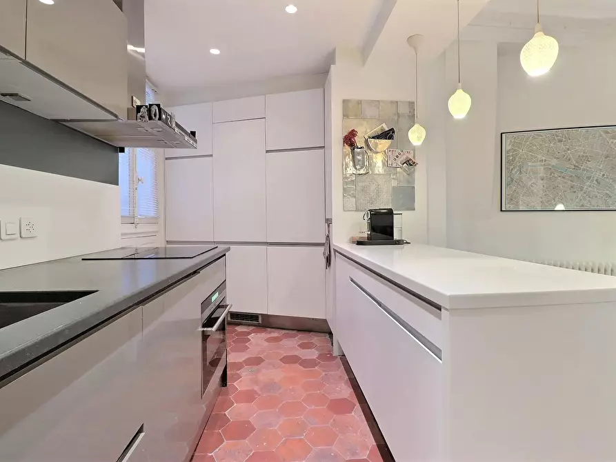 Immagine 8 di Appartamento in affitto  in Rue de Picardie a Paris 03