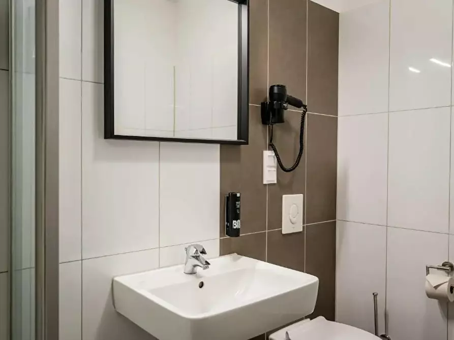 Immagine 8 di Appartamento in affitto  in Saalestraße a Berlin