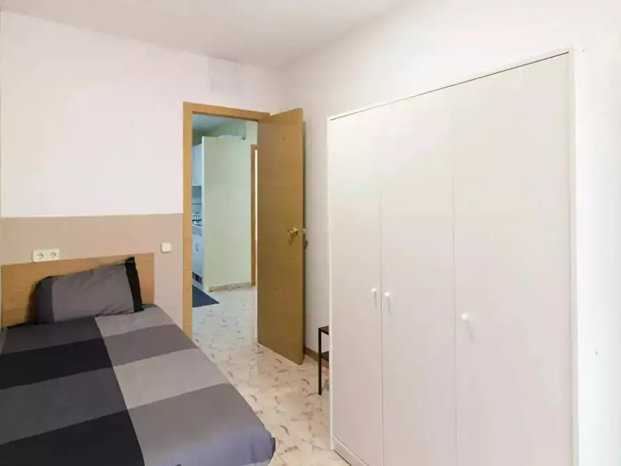 Immagine 1 di Camera in affitto  in Carrer de Besalú a Barcelona