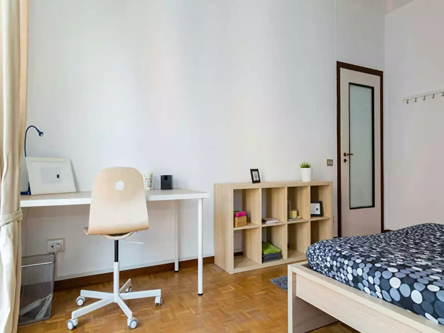 Immagine 4 di Camera in affitto  in Via delle Acacie a Buccinasco