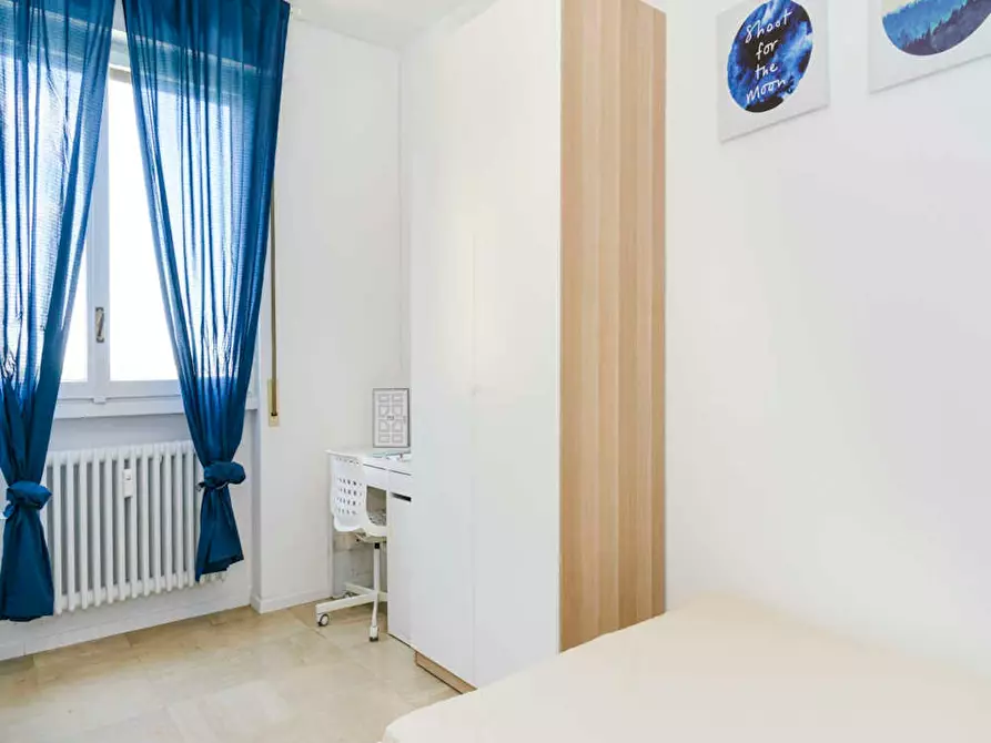 Immagine 5 di Camera in affitto  in Via Sulmona a Milano
